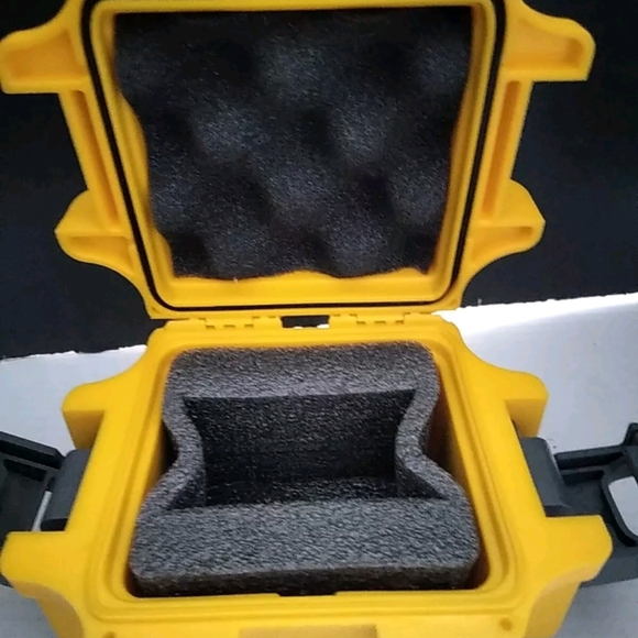 Invicta 1 Slot Yellow Hard Case Only - Picture 2 of 2